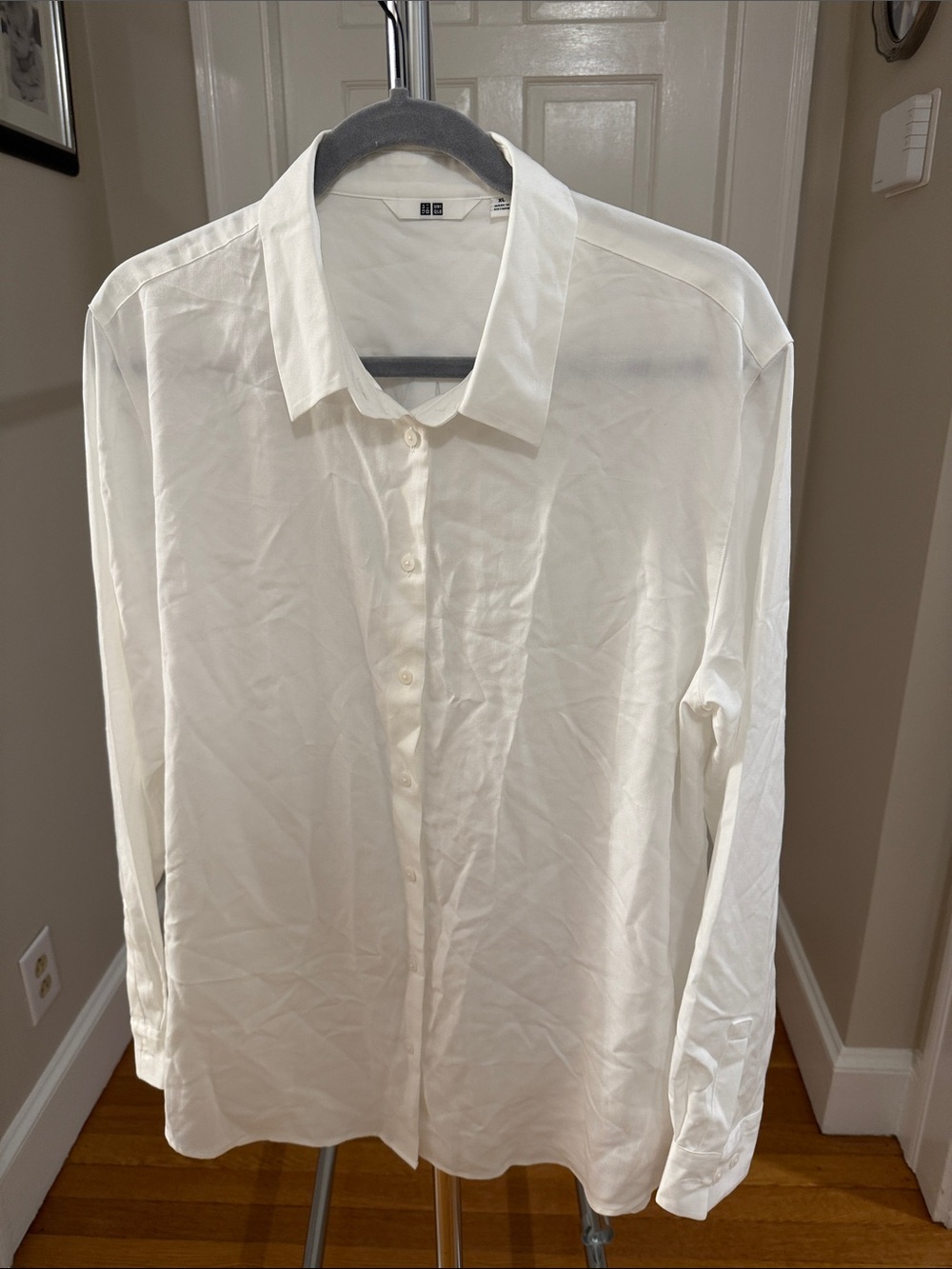 Uniqlo Women's White Long-Sleeve Dress Shirt